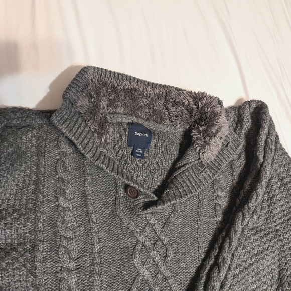 Sweater - Picture 2 of 4